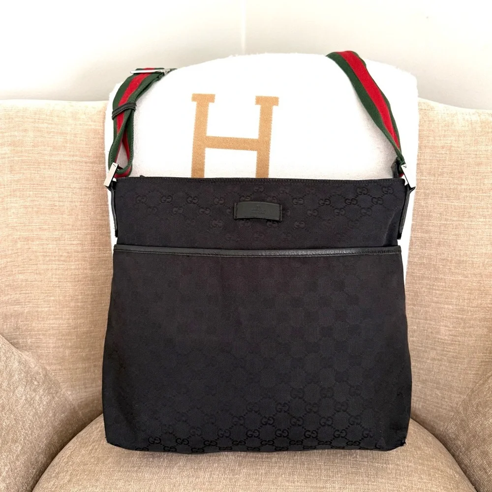 Gucci authentic black monogram canvas crossbody Messanger bag red green ribbon